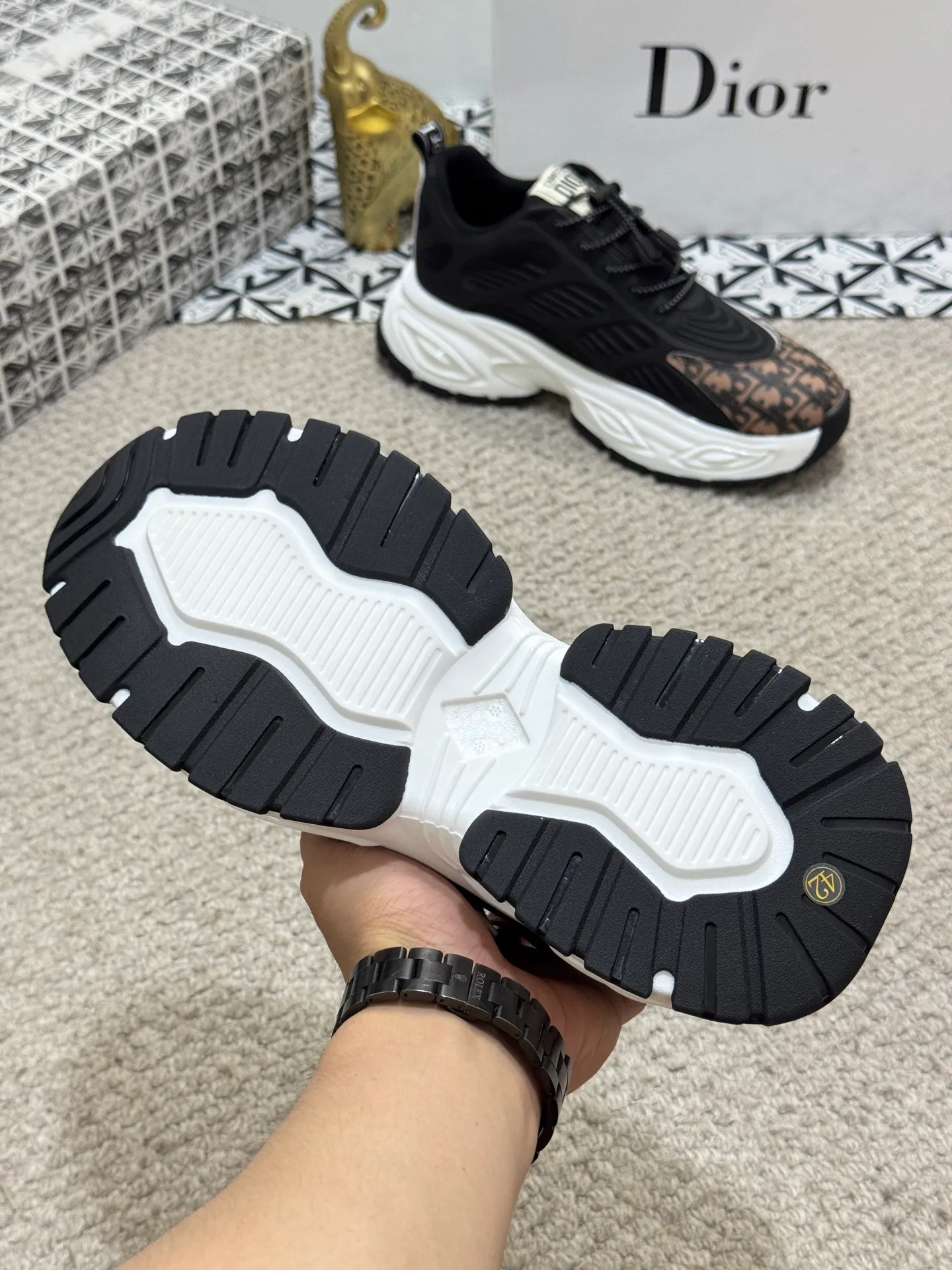 Men's shoes 💰440 [New model] 🐬🐬Original quality - Dior The latest model of sports shoes 🎁Casual and fashionable men's shoes 👟Best model 💥Simple and elegant version, exclusive for trendy men. Unique official website new and most brand elements 👑original decoration, imported cowhide stitching with classic fabrics, fashionable and generous accessories, ✅foamed TPU wear-resistant and taller outsole, light and comfortable. Size: 38-44 (45 customized
